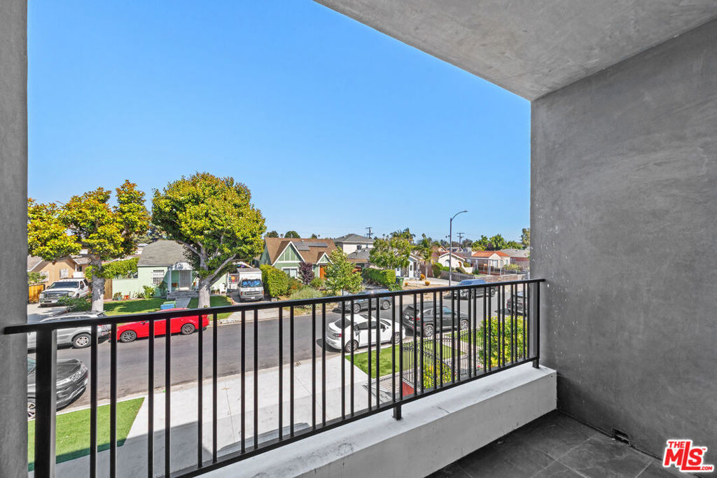 2123 S Cloverdale Avenue - Photo 16