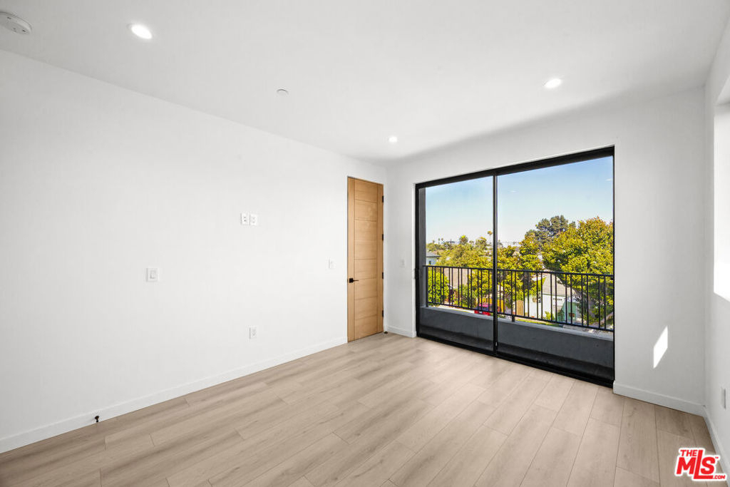2123 S Cloverdale Avenue - Photo 19