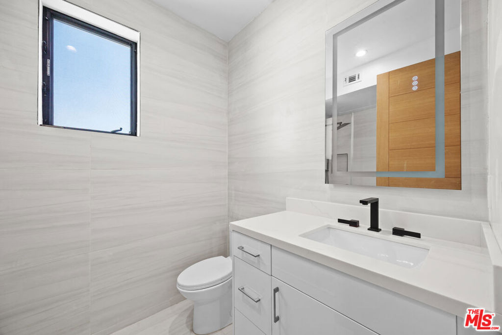 2123 S Cloverdale Avenue - Photo 11