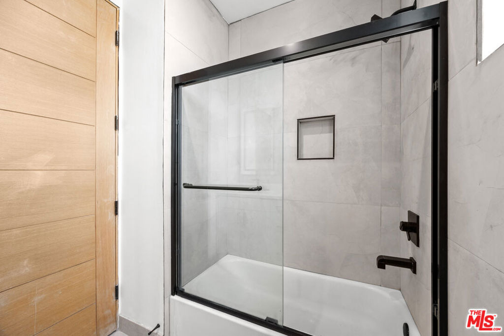 2123 S Cloverdale Avenue - Photo 28