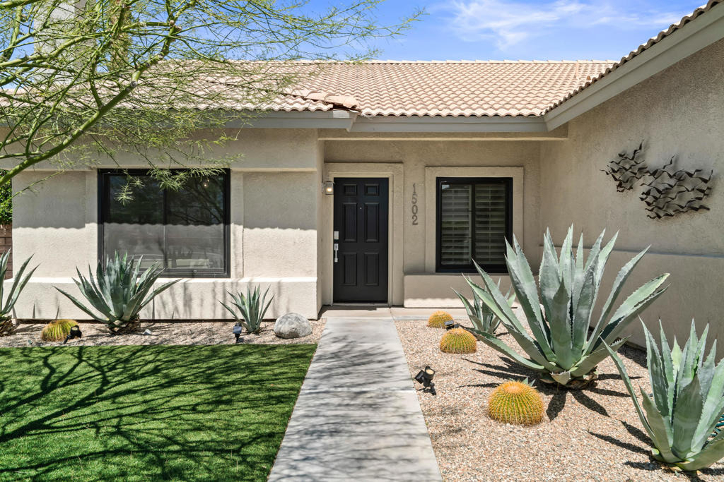 1502 Amelia Way - Photo 8