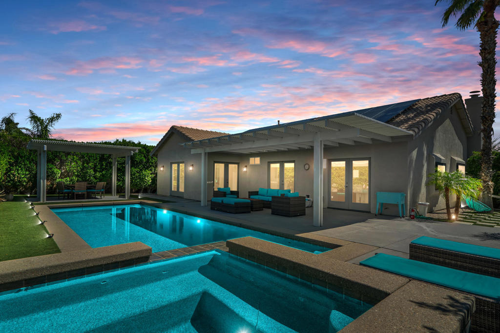 1502 Amelia Way - Photo 2