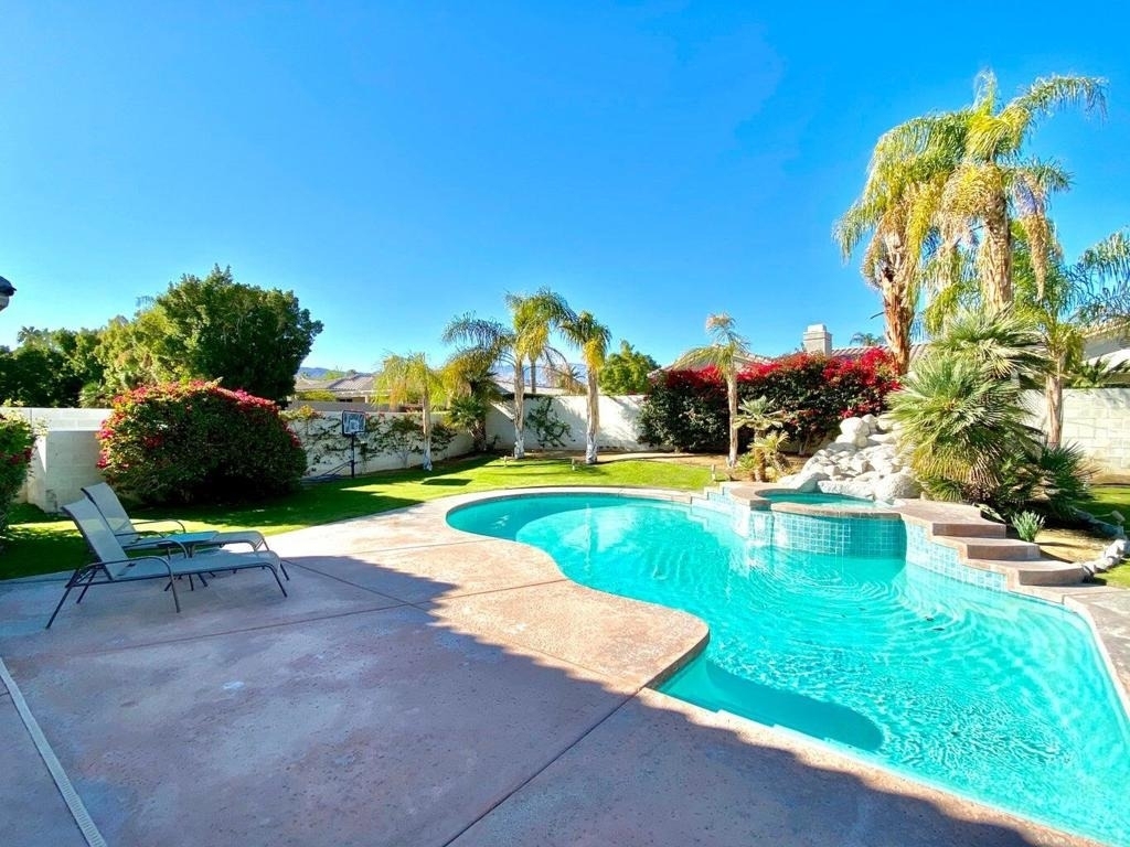 5 Victoria Falls Drive - Photo 2
