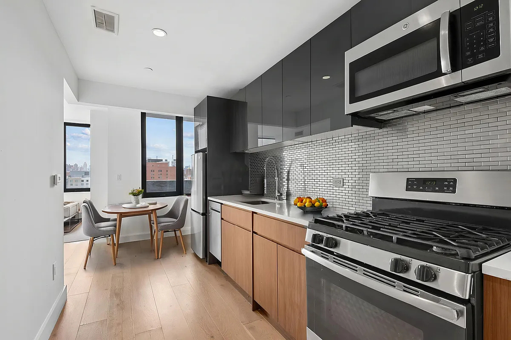 East 125th Street - Photo 1