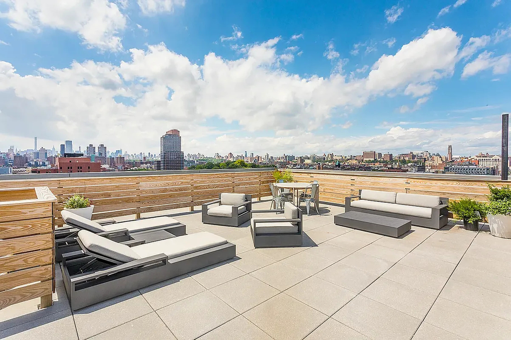 East 125th Street - Photo 4