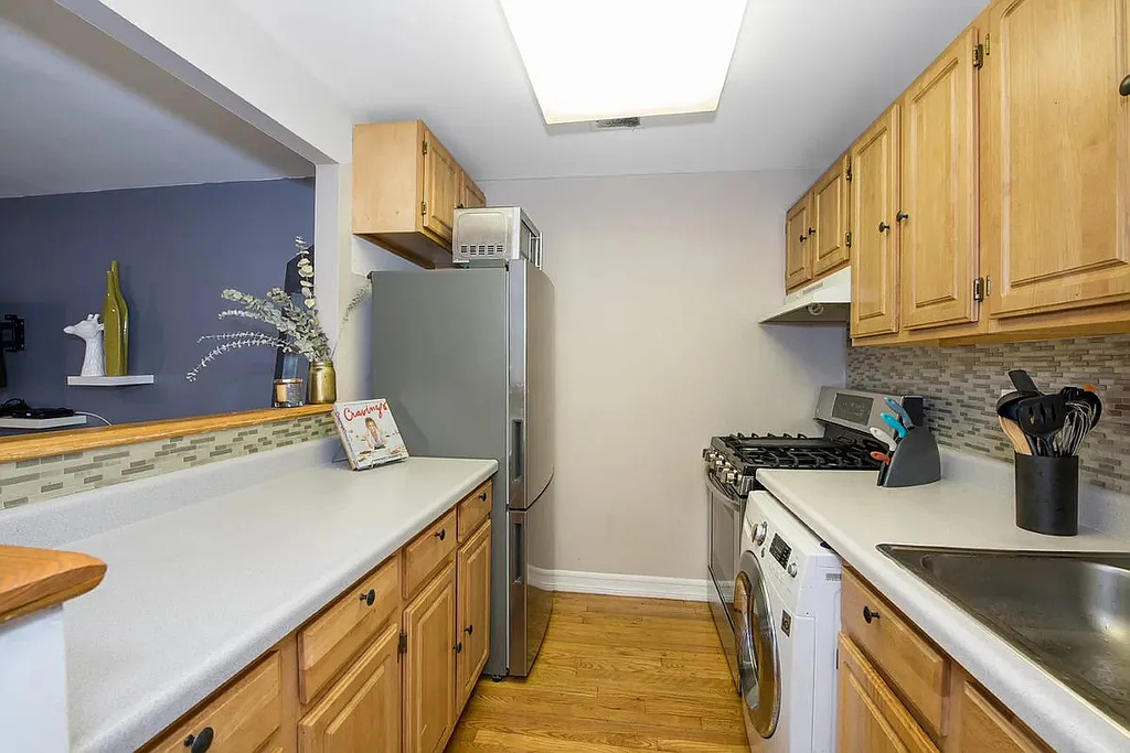 East 127th Street - Photo 2
