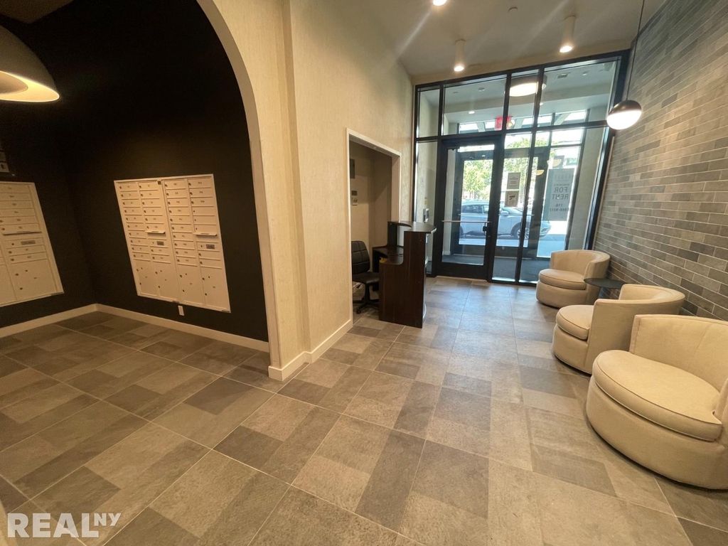 144-74 Northern Boulevard - Photo 10