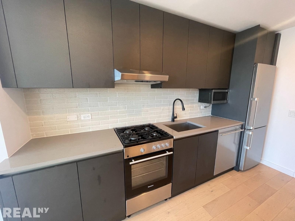 144-74 Northern Boulevard - Photo 1
