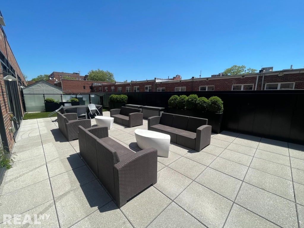 144-74 Northern Boulevard - Photo 8