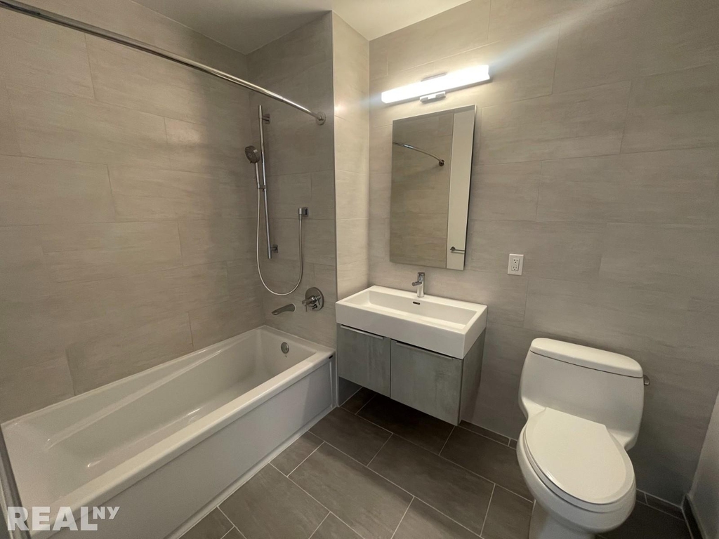 144-74 Northern Boulevard - Photo 3