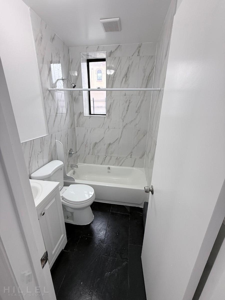 Rockaway Avenue - Photo 3