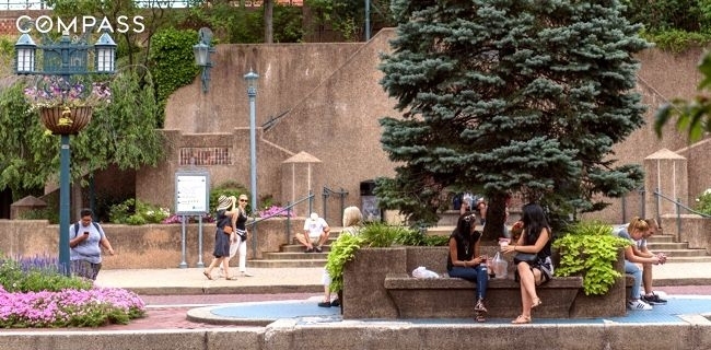 Queens Boulevard - Photo 11