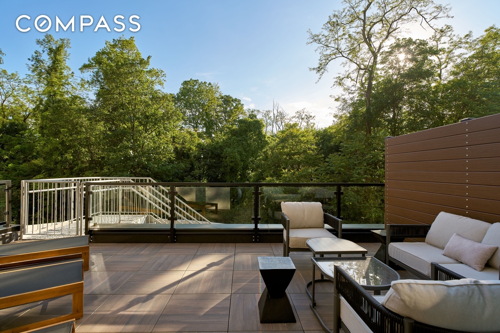 Douglaston Parkway - Photo 9
