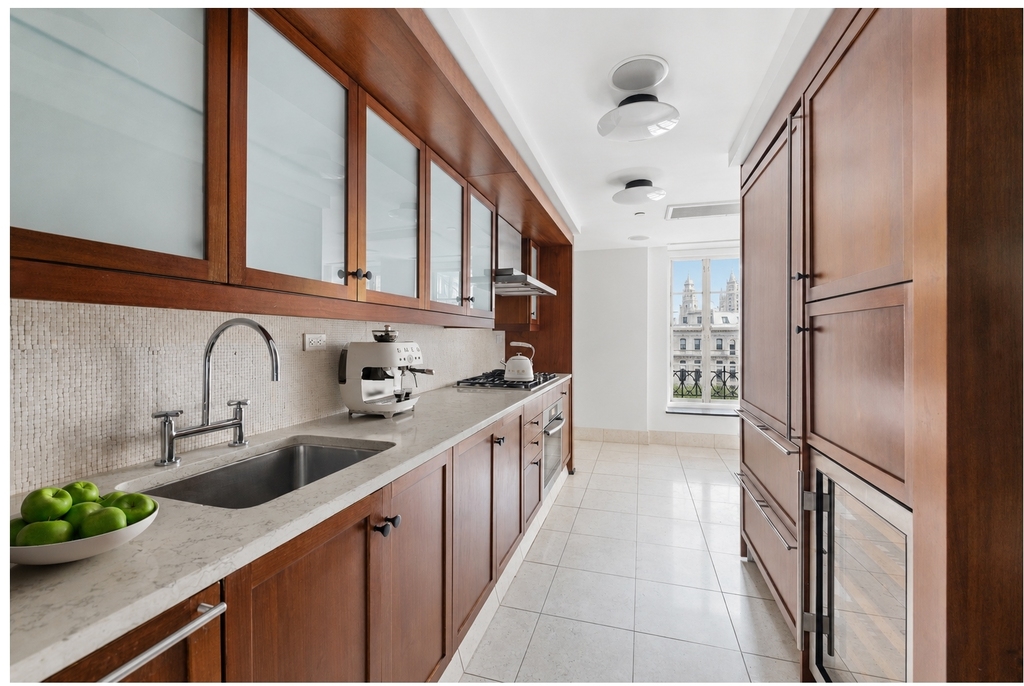140 E 63rd St - Photo 5