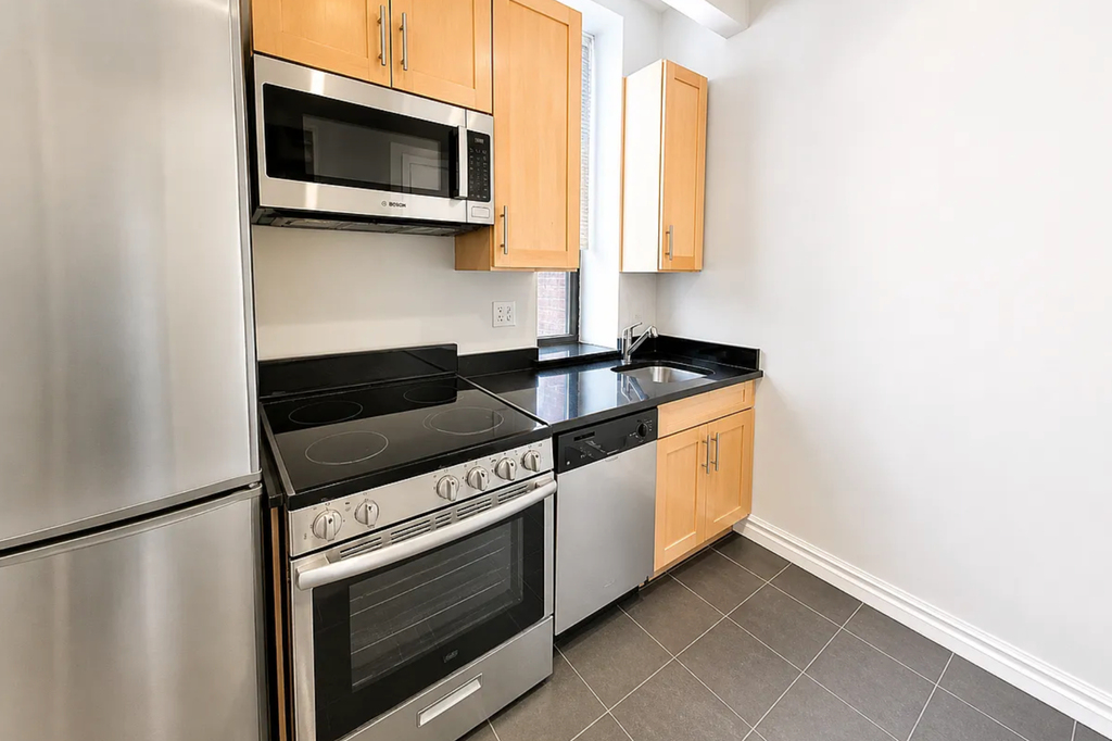 219 East 23rd Street - Photo 4