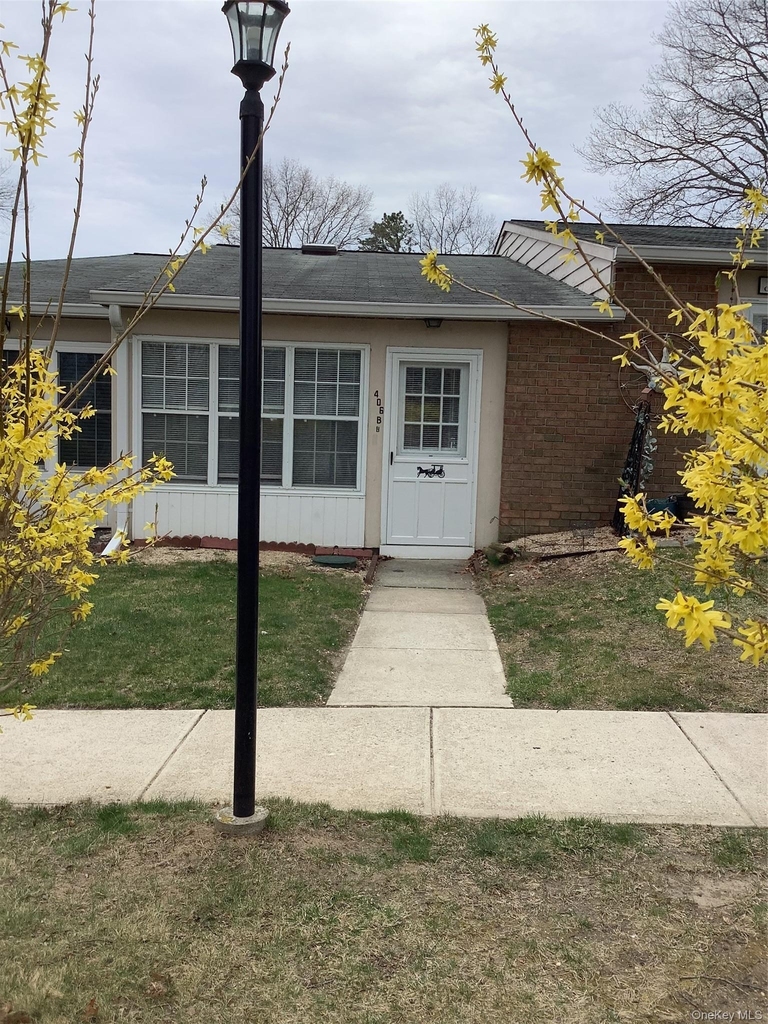 406 Woodbridge Drive - Photo 0