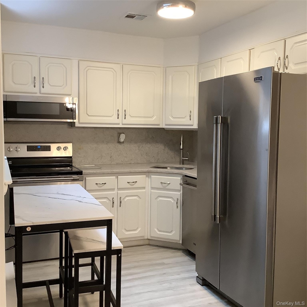 406 Woodbridge Drive - Photo 1