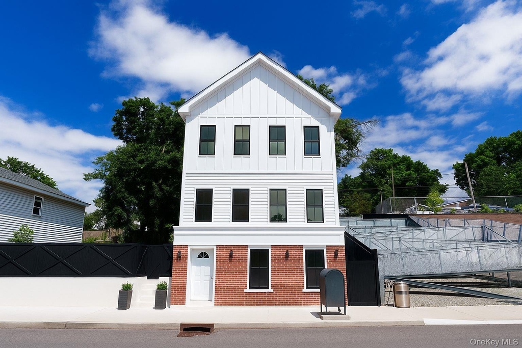 328 Columbia Street - Photo 0