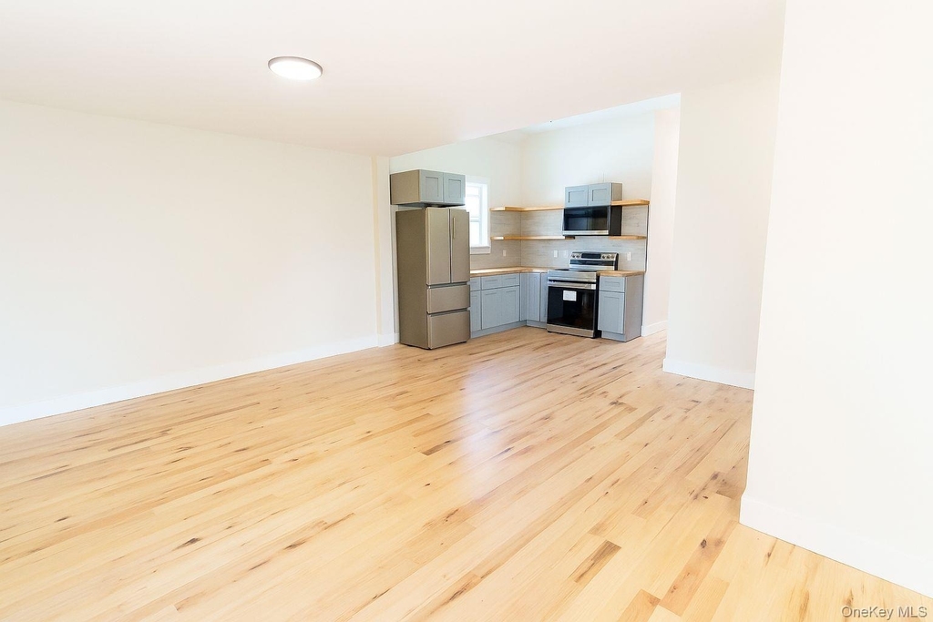 328 Columbia Street - Photo 4