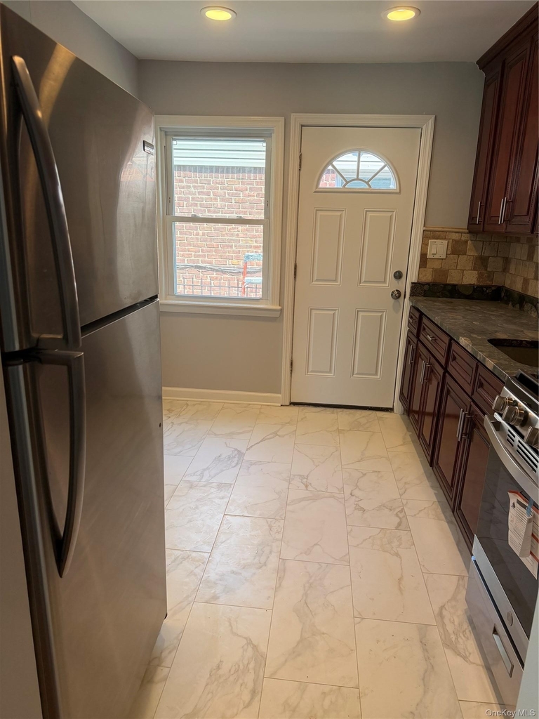 231-10 145 Avenue - Photo 6