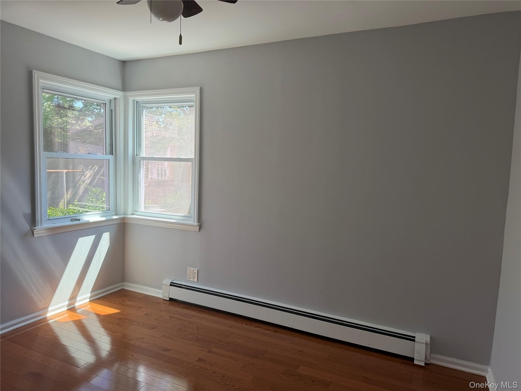 231-10 145 Avenue - Photo 2