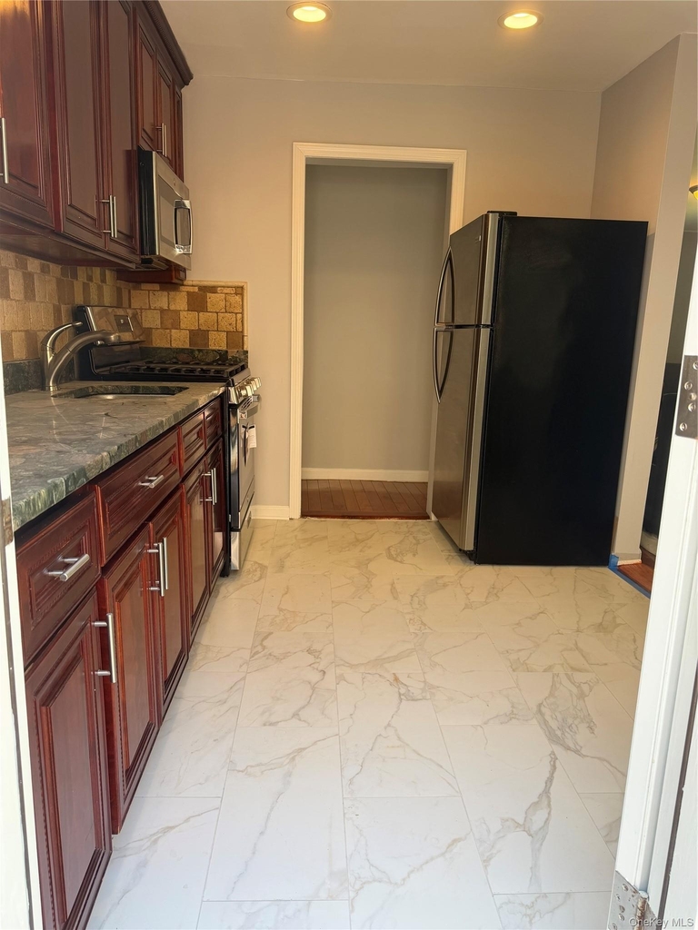 231-10 145 Avenue - Photo 7