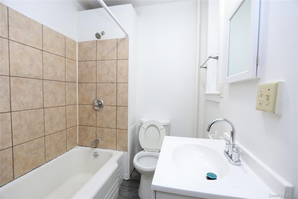 141 Saint James Street - Photo 12