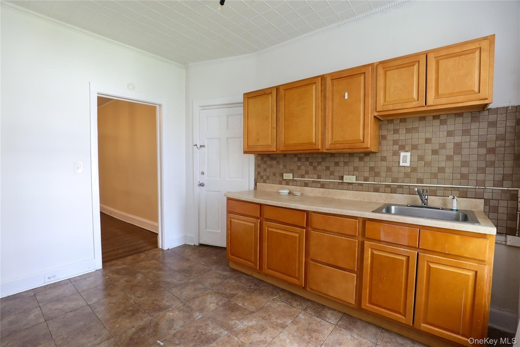 141 Saint James Street - Photo 11