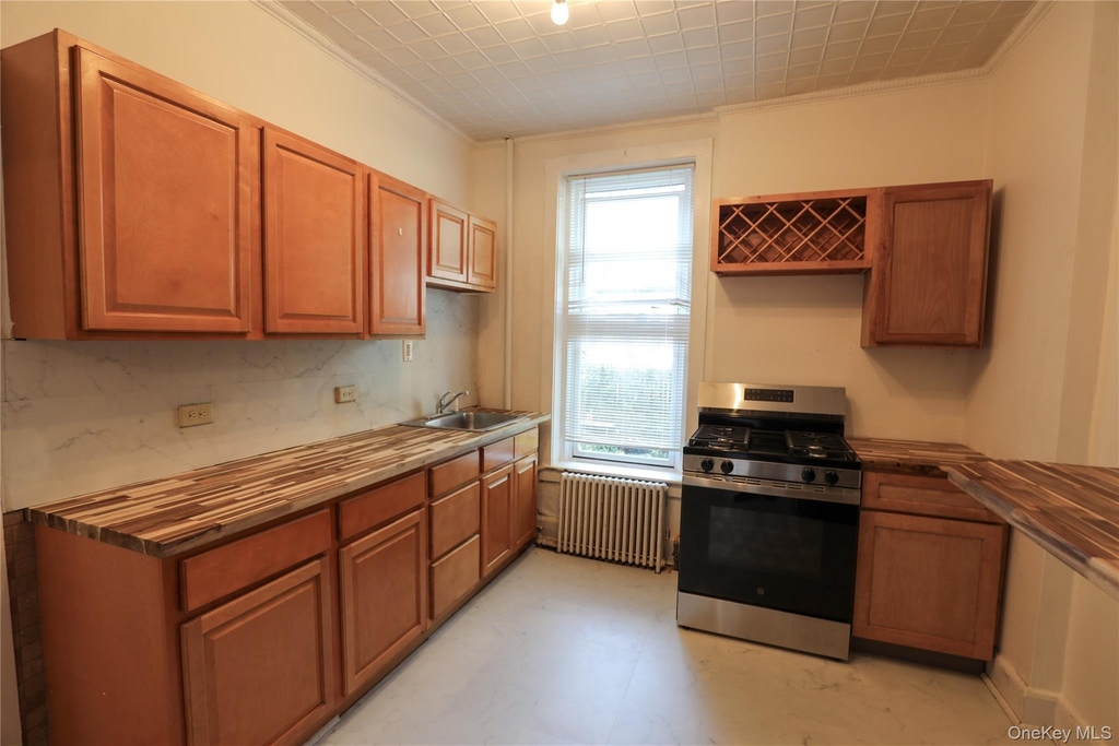 141 Saint James Street - Photo 11