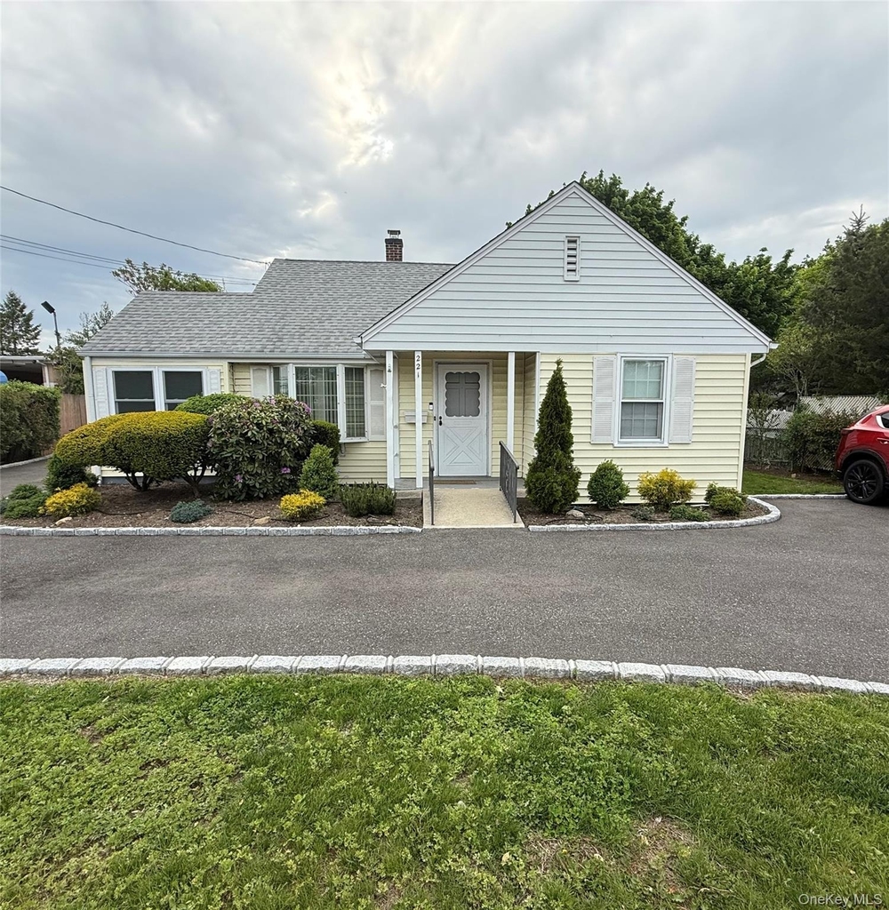 221 Stewart Avenue - Photo 0