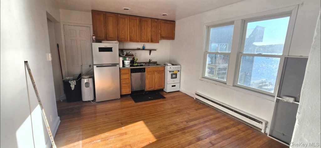 147 Woodbine Avenue - Photo 2