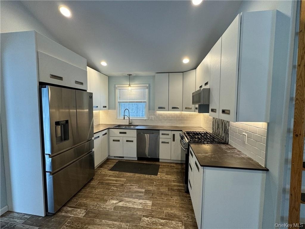 317 Overlook Court - Photo 0