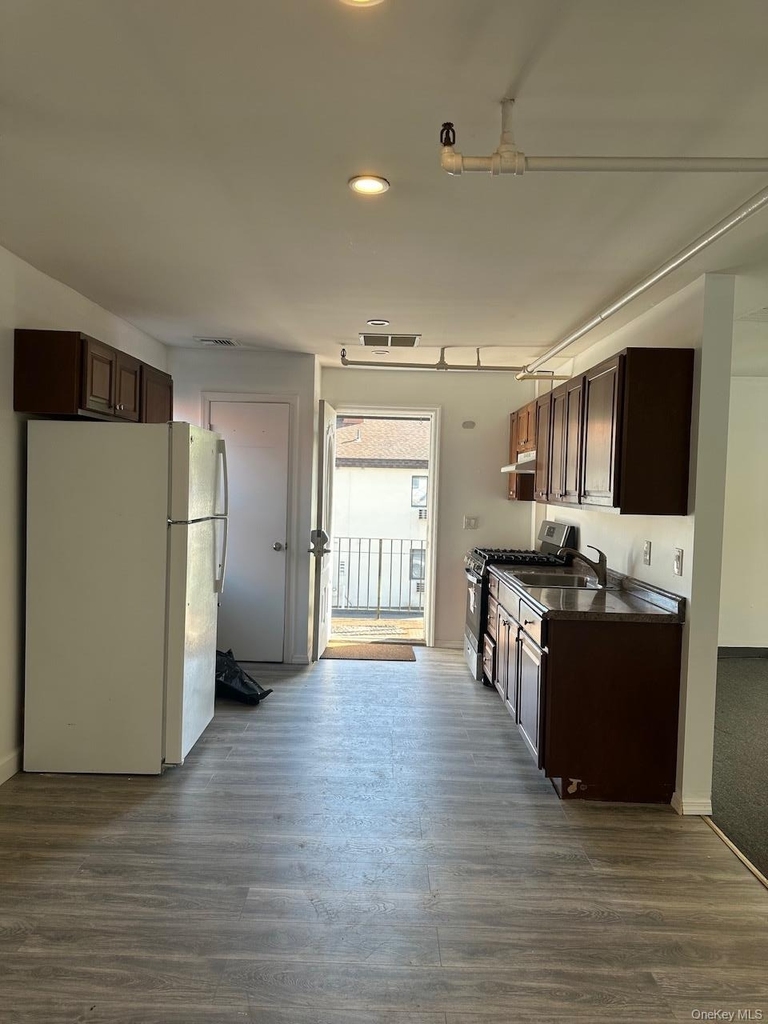 665 Commerce Street - Photo 4