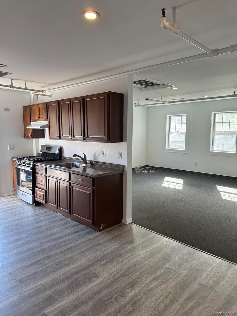 665 Commerce Street - Photo 2