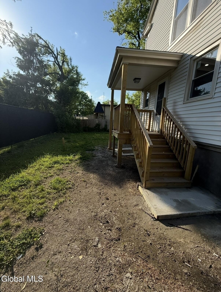 282 Livingston Avenue - Photo 18