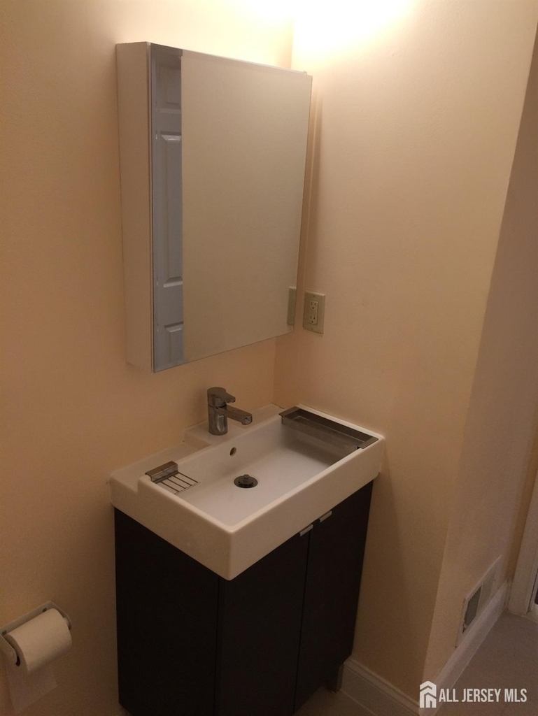 1 Mochen Court - Photo 8