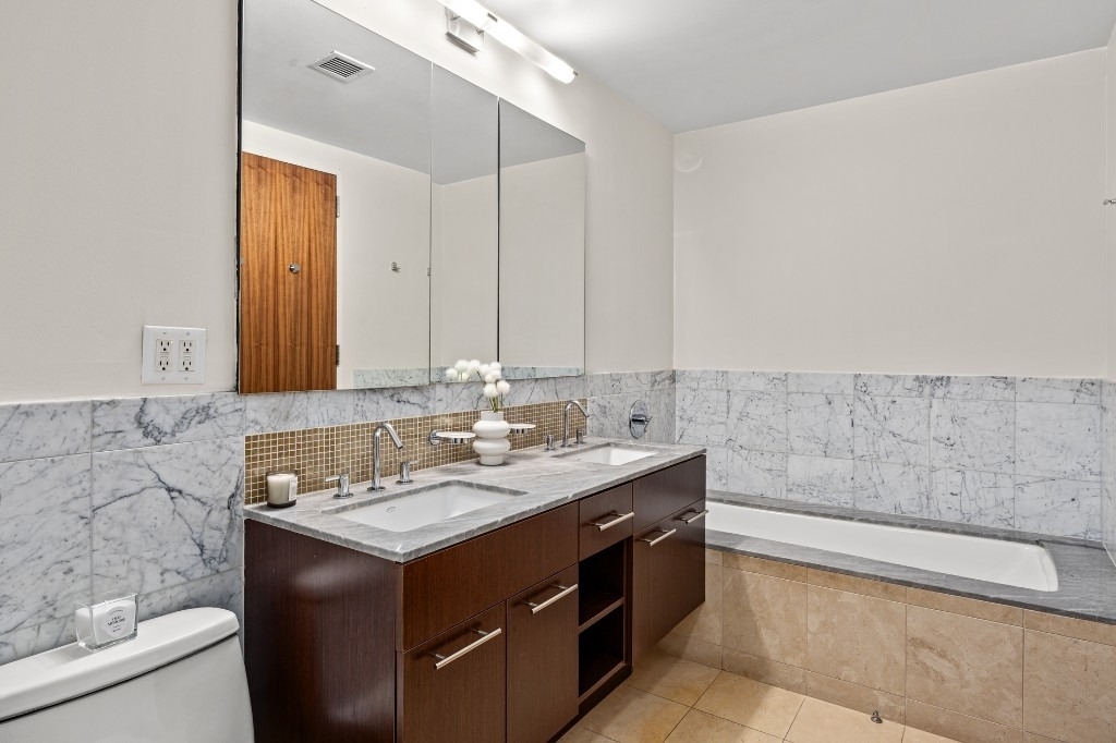 261 W 28th Street - Photo 9
