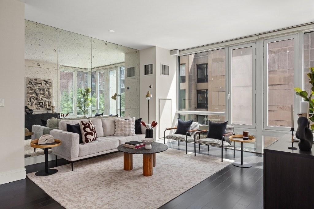 261 W 28th Street - Photo 2