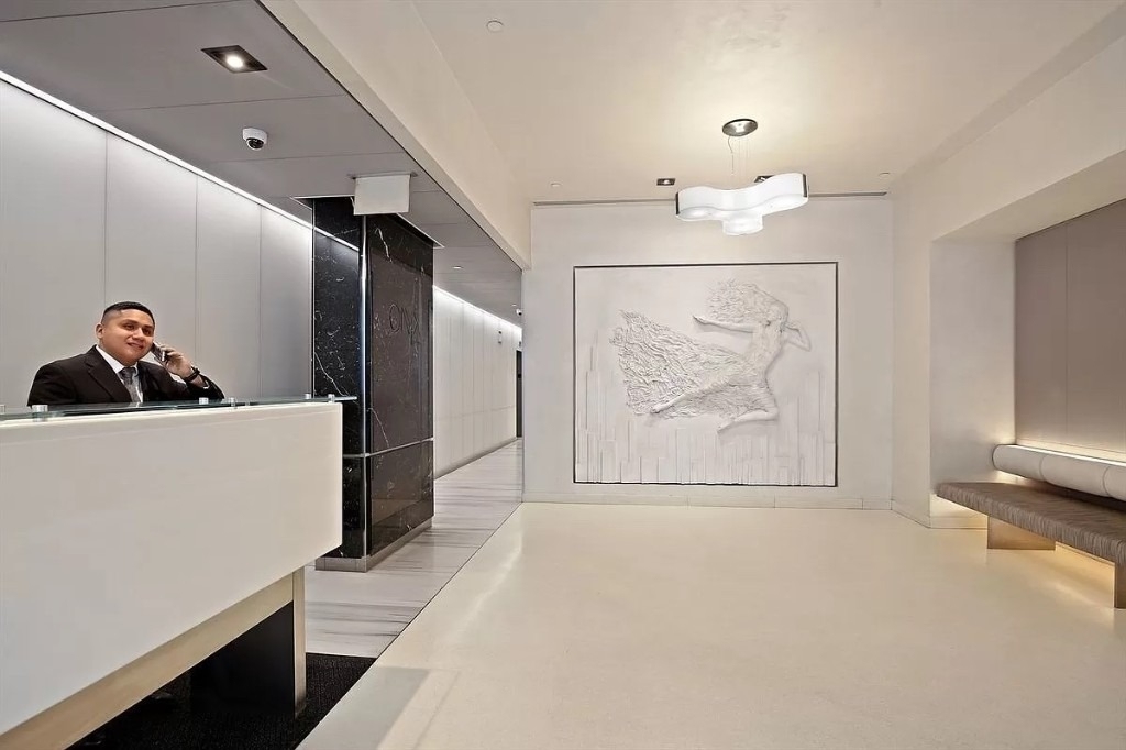 261 W 28th Street - Photo 15