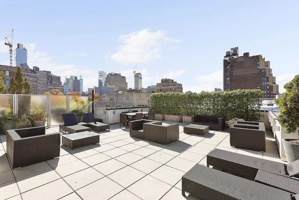 261 W 28th Street - Photo 14