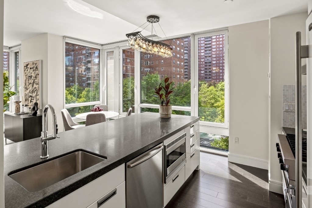 261 W 28th Street - Photo 5