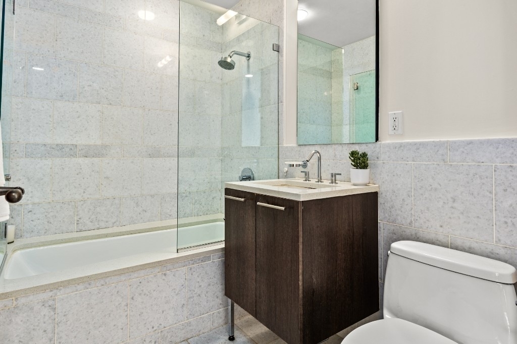 261 W 28th Street - Photo 11