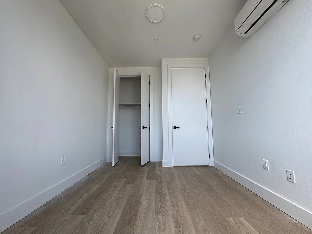 Brooklyn Avenue - Photo 2