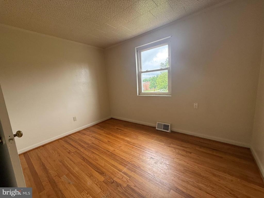 207 E Whitlock Avenue - Photo 3