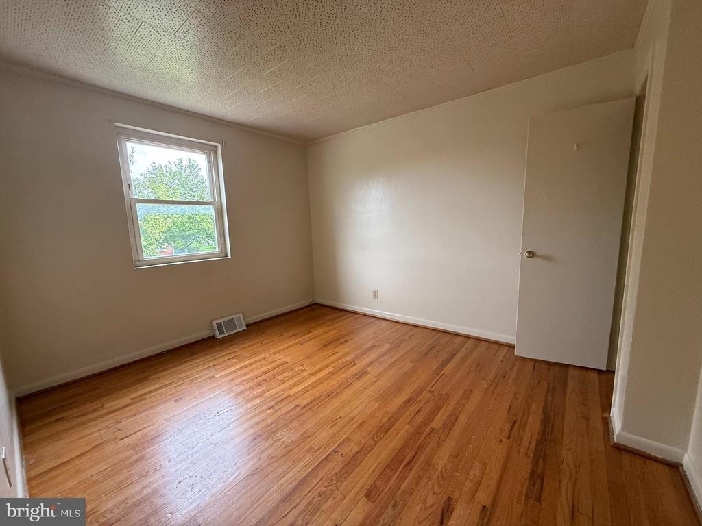 207 E Whitlock Avenue - Photo 4