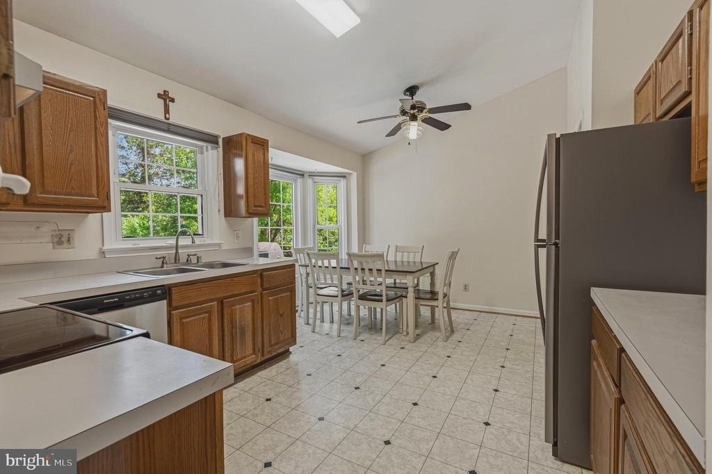 9729 Zimbro Avenue - Photo 9