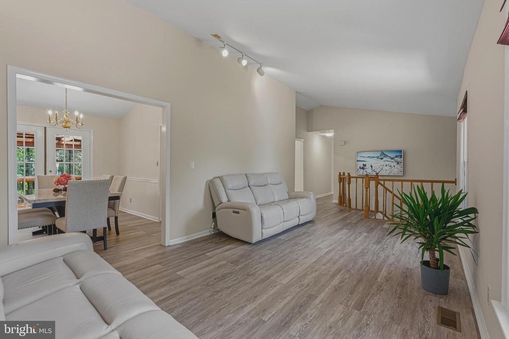 9729 Zimbro Avenue - Photo 4