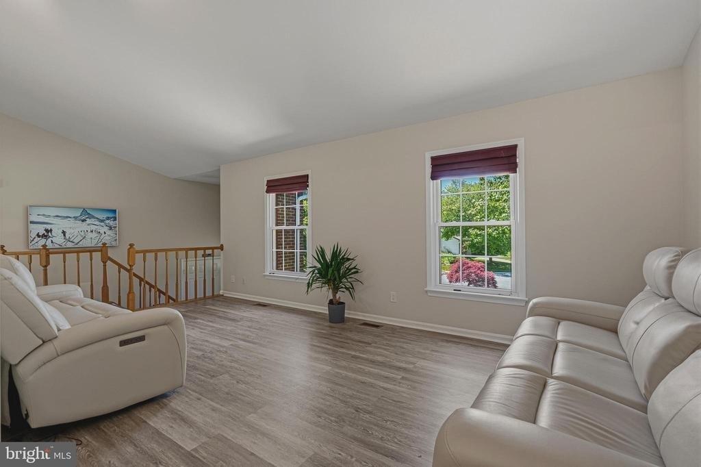 9729 Zimbro Avenue - Photo 5