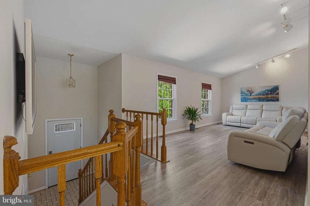 9729 Zimbro Avenue - Photo 2