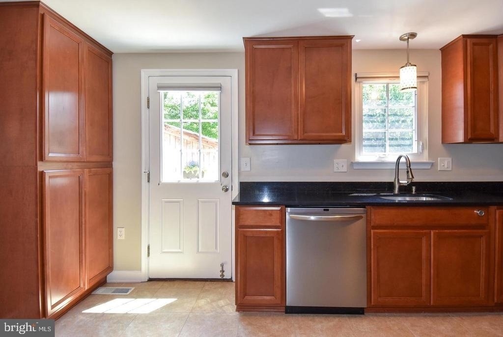 27 Marian Court - Photo 10
